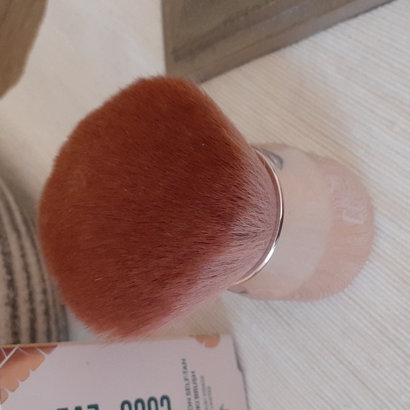 COCO AND EVE LIMITED EDITION SELF TAN FACE KABUKI BRUSH NEW BNIB - Picture 2 of 4